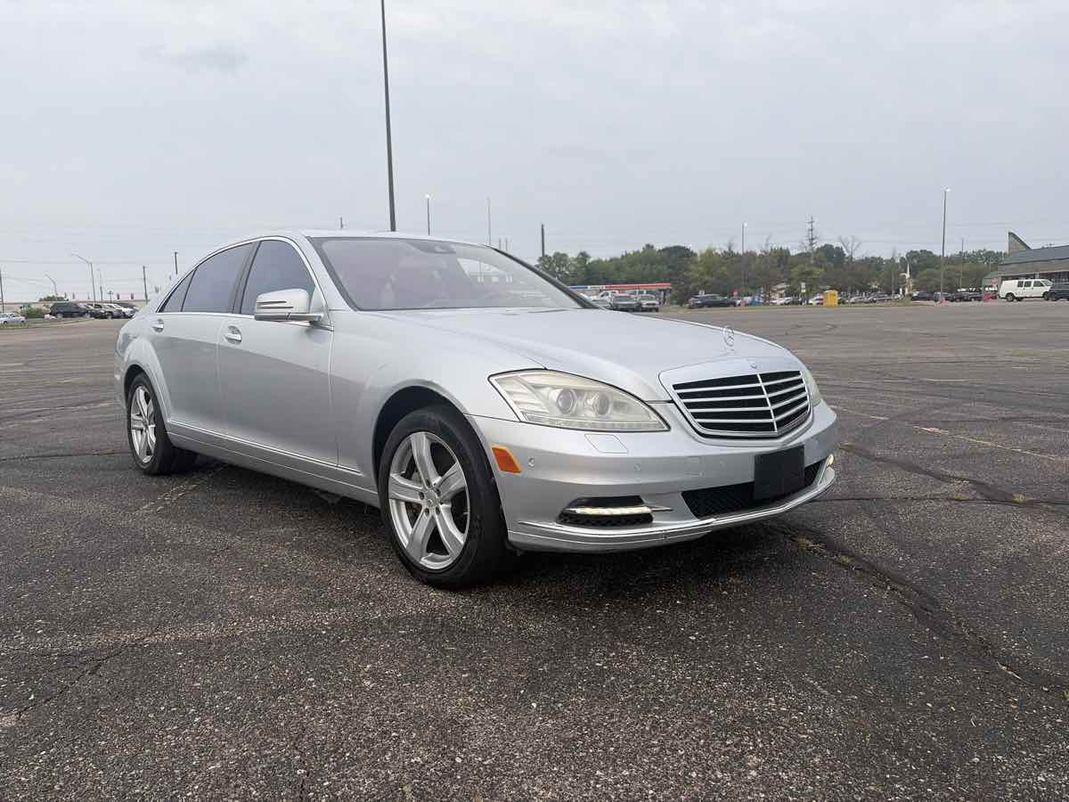 2011 Mercedes-Benz S 550 4MATIC Sedan