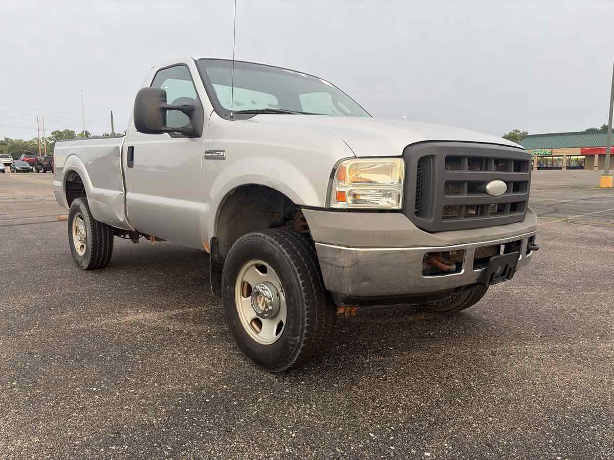 2005 Ford Super Duty F-350 SRW XL