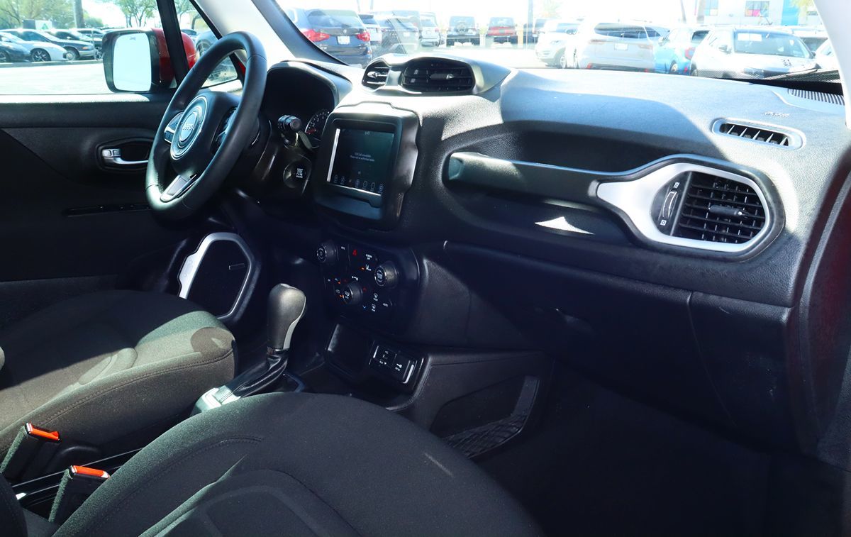 2021 Jeep Renegade Latitude photo 32
