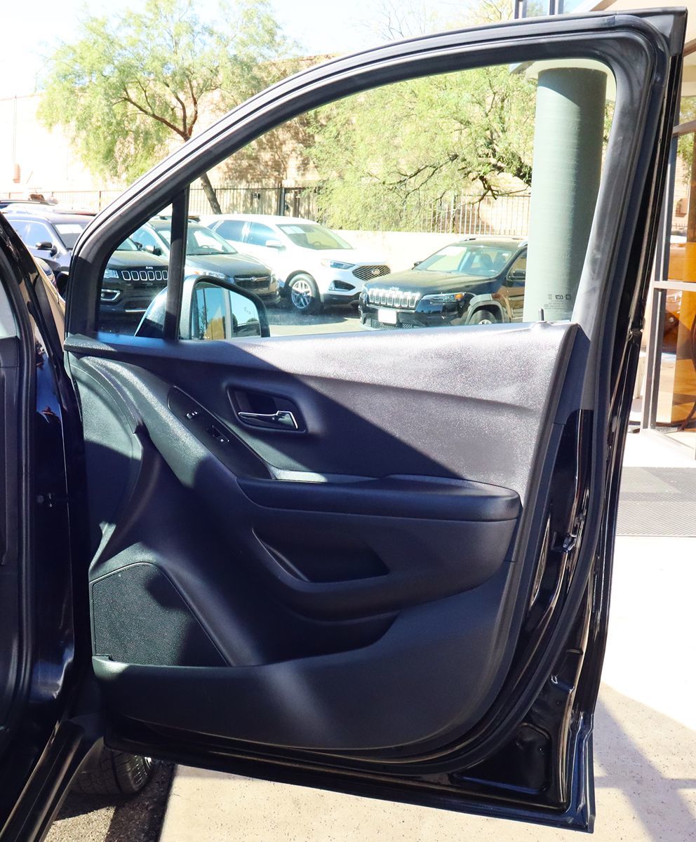 2022 Chevrolet Trax LT photo 30