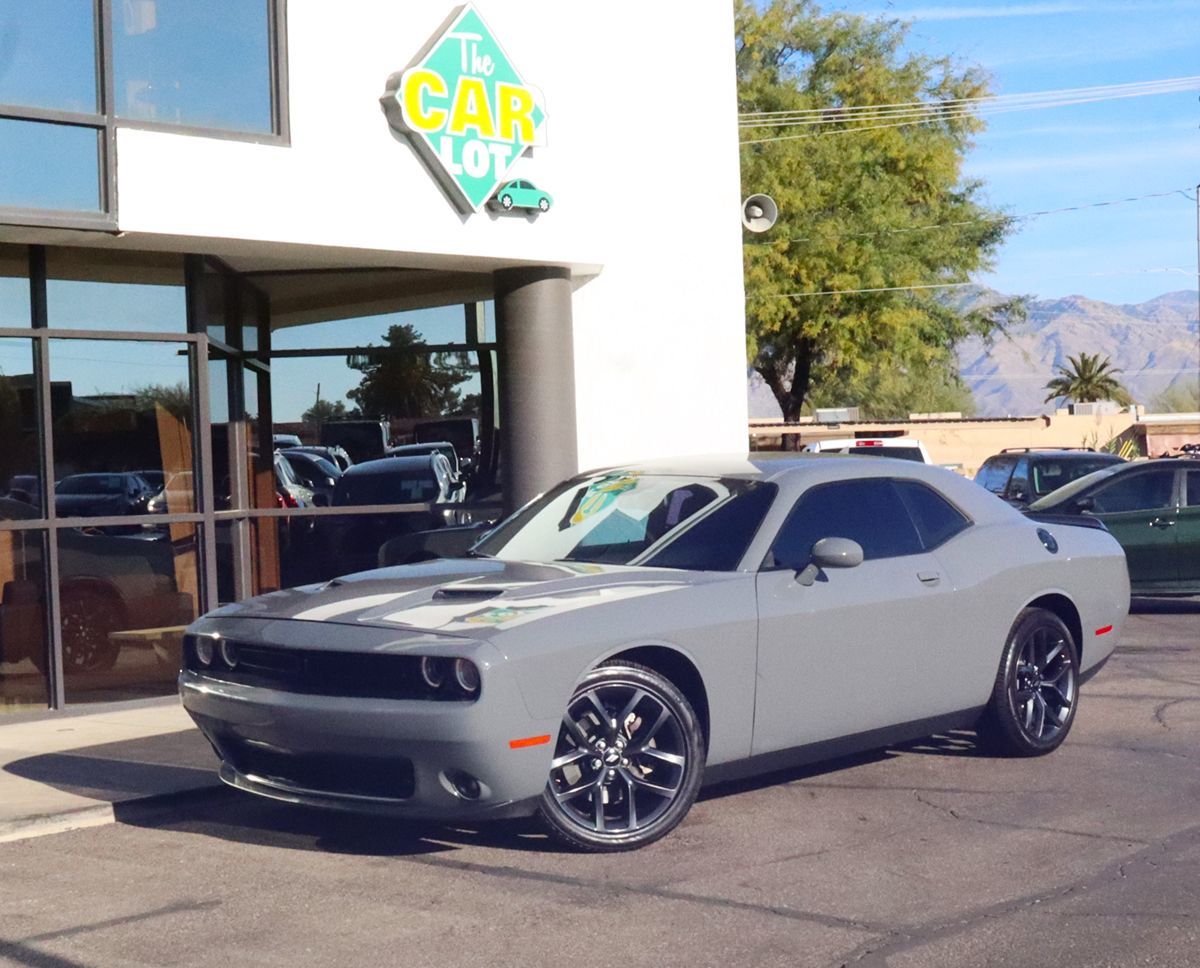 2019 Dodge Challenger SXT Plus photo 2