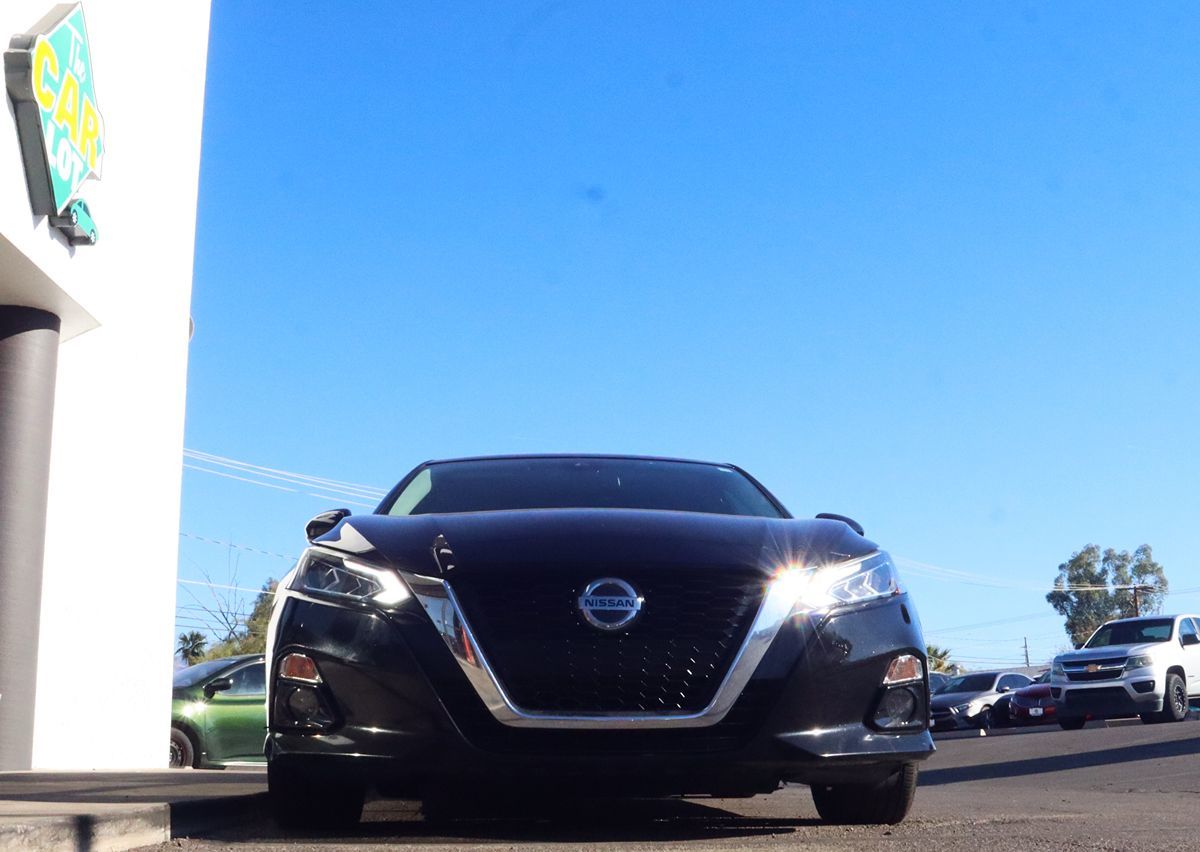 2019 Nissan Altima SV photo 17