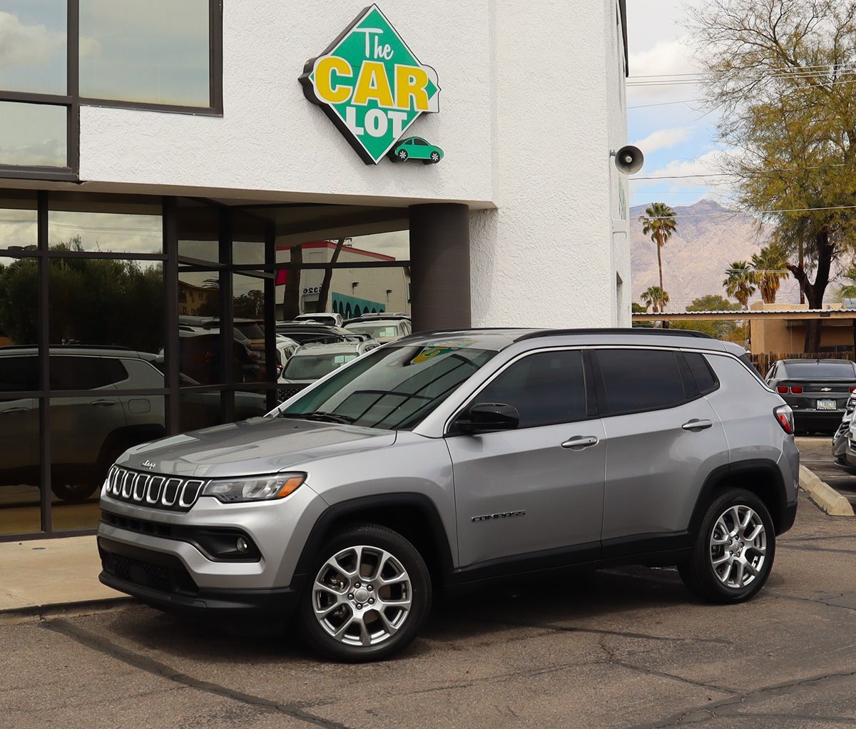 2022 Jeep Compass Latitude Lux photo 2
