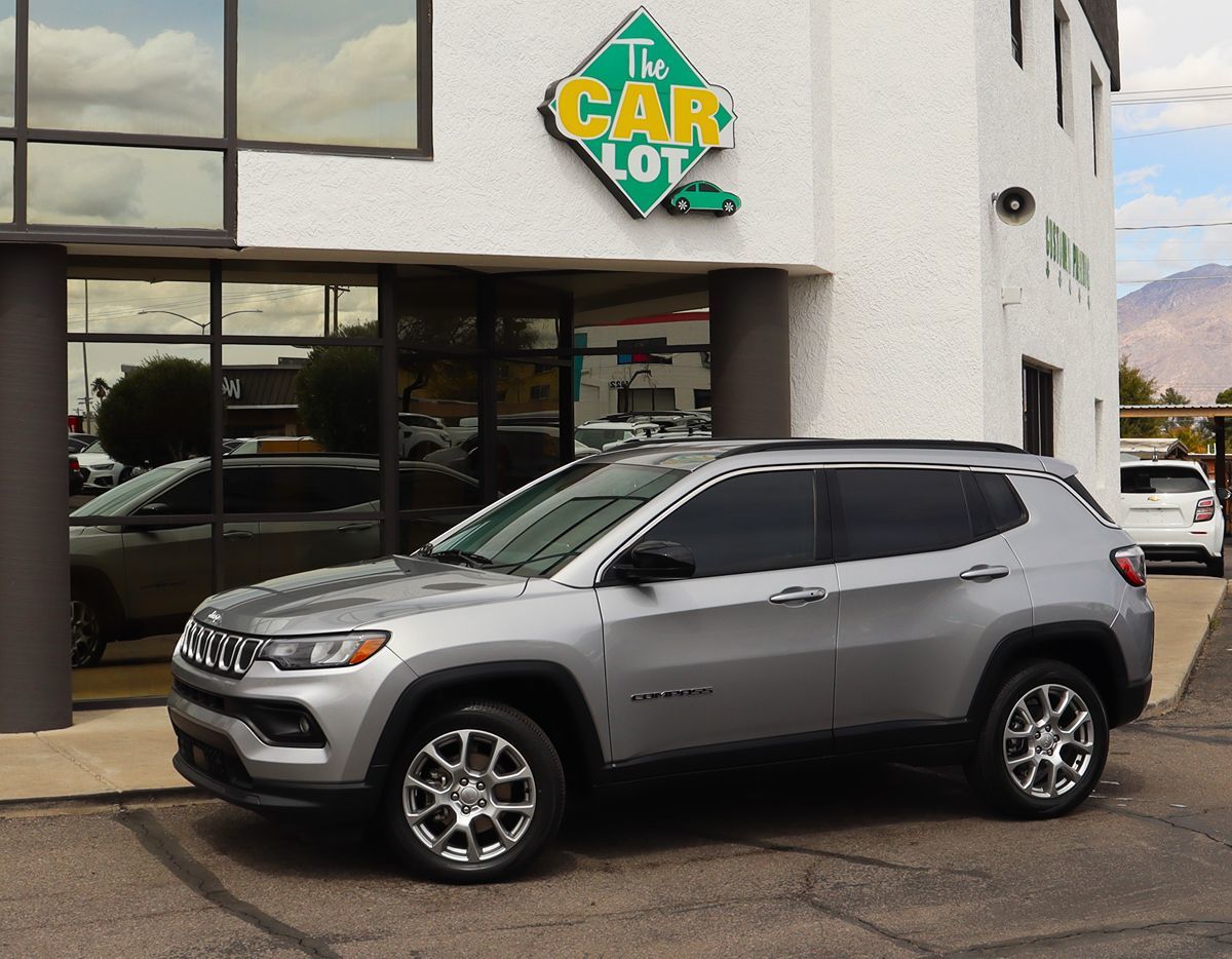 2022 Jeep Compass Latitude Lux photo 3