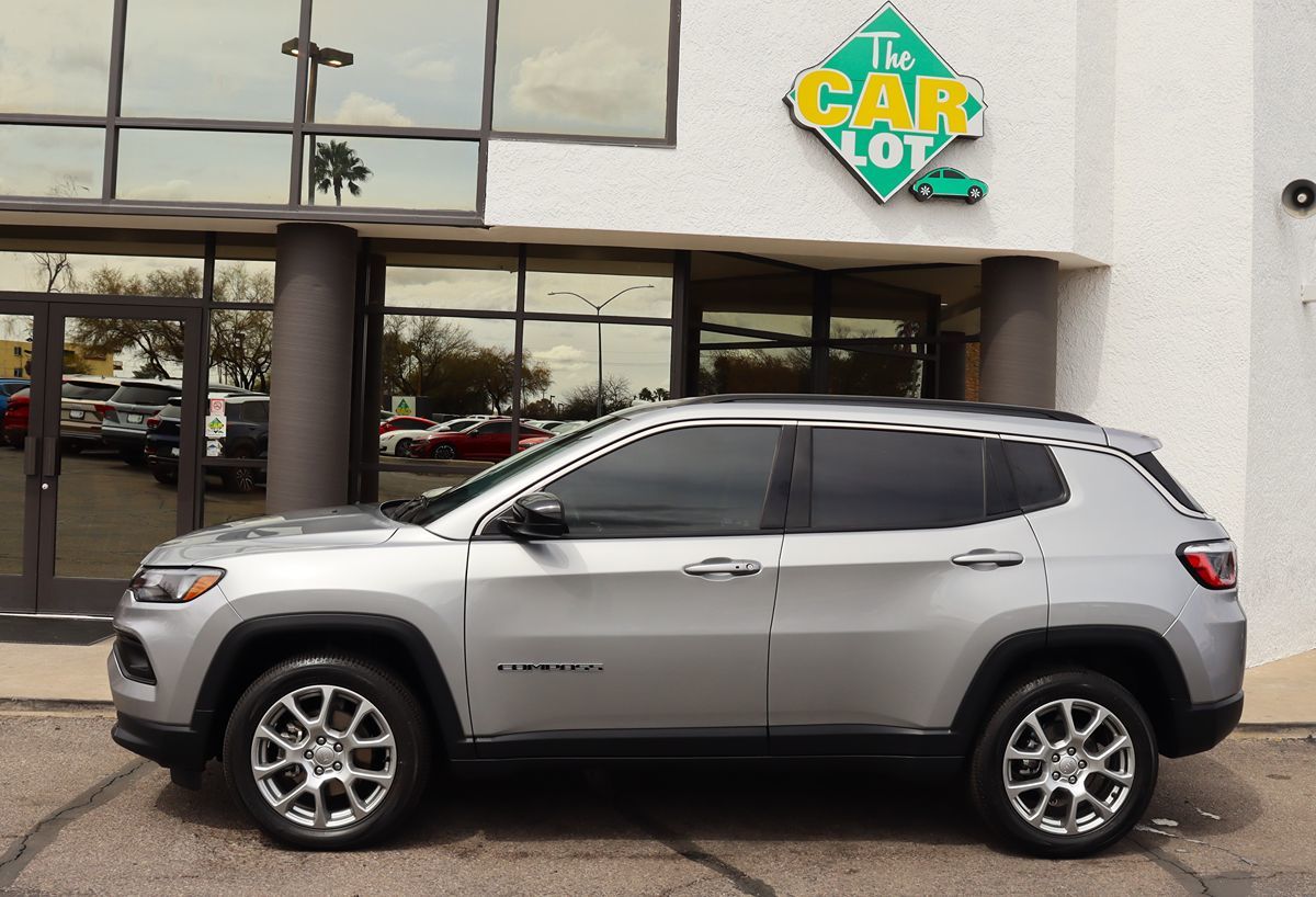 2022 Jeep Compass Latitude Lux photo 7