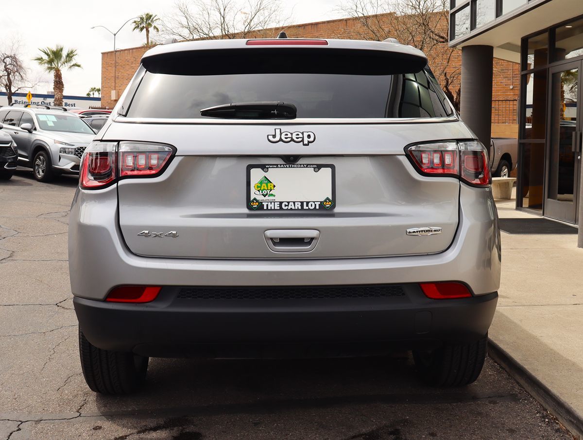 2022 Jeep Compass Latitude Lux photo 10