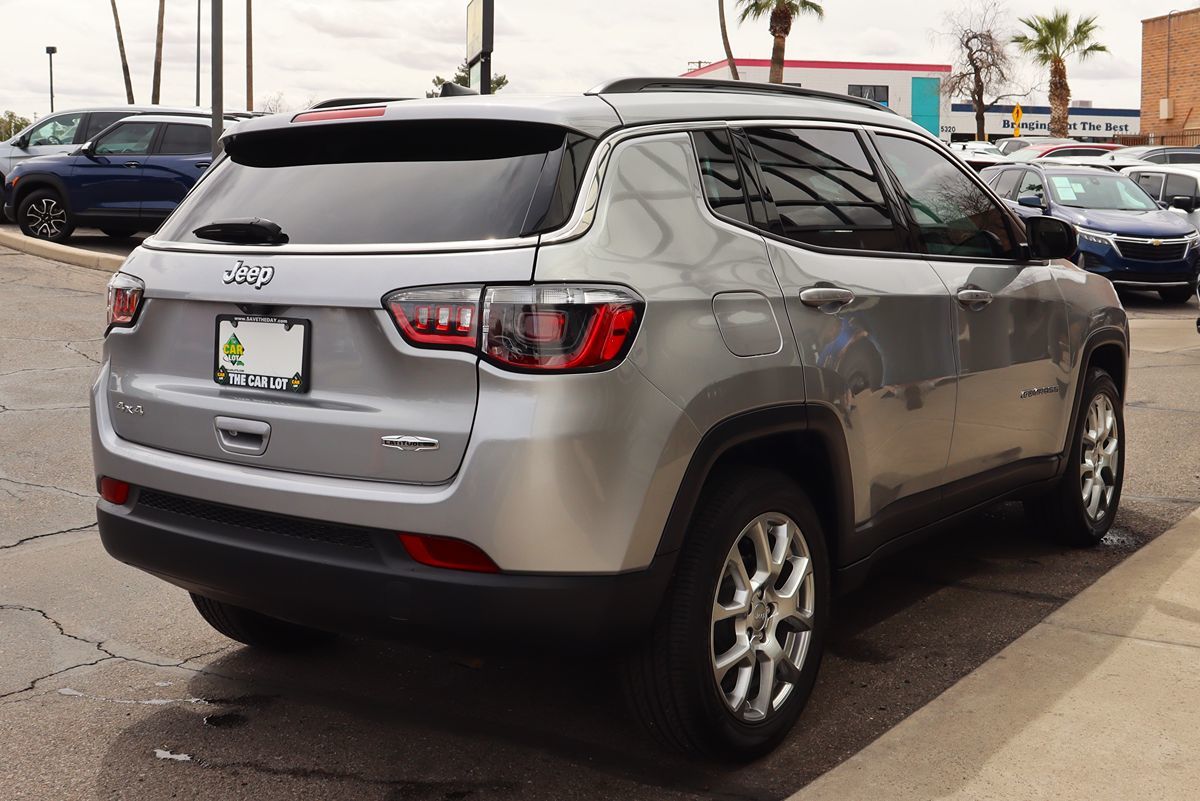 2022 Jeep Compass Latitude Lux photo 12