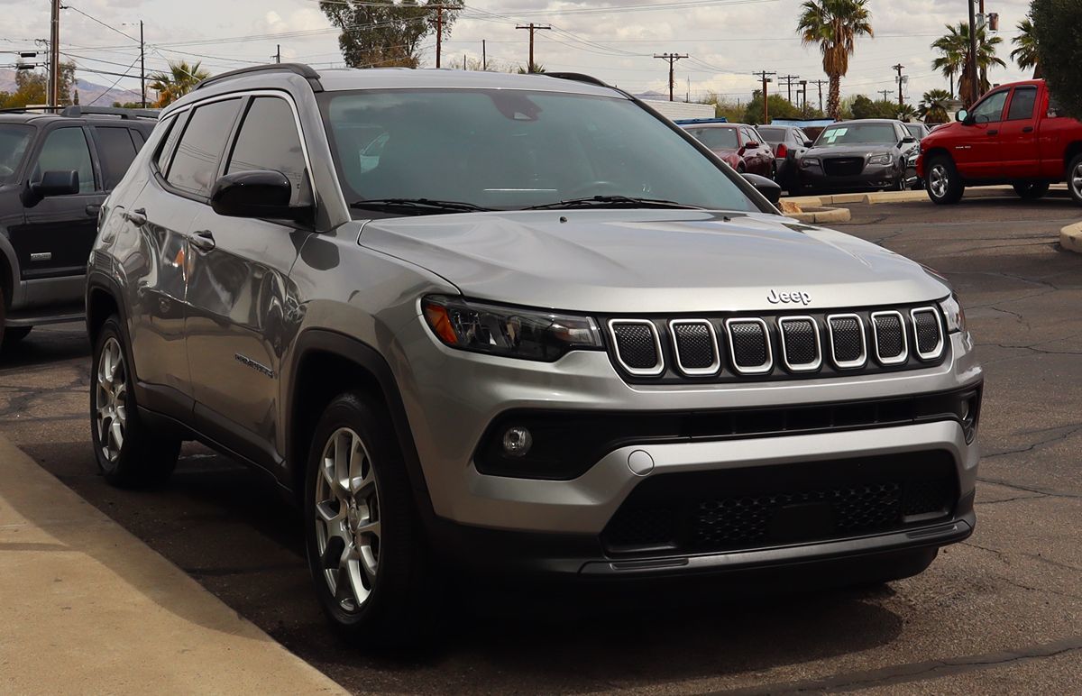 2022 Jeep Compass Latitude Lux photo 13