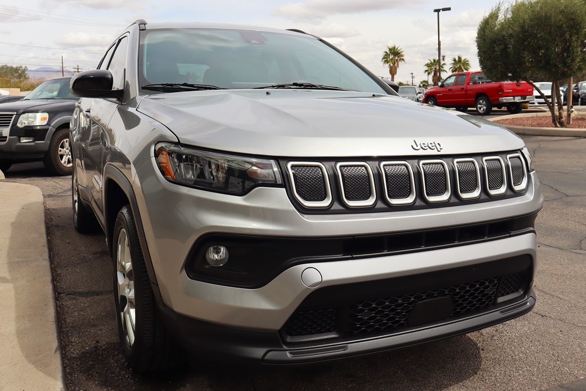 2022 Jeep Compass Latitude Lux photo 16