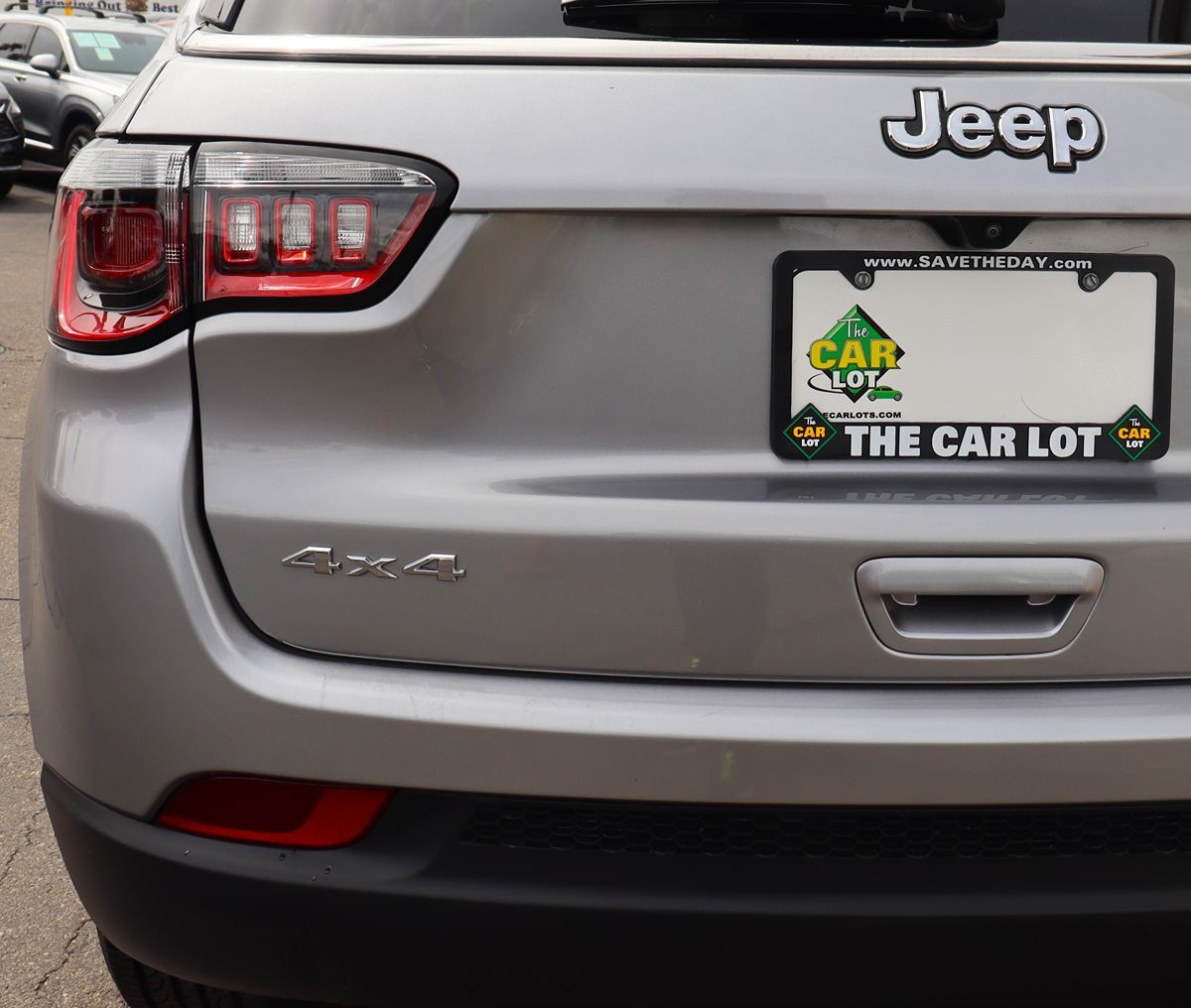 2022 Jeep Compass Latitude Lux photo 17