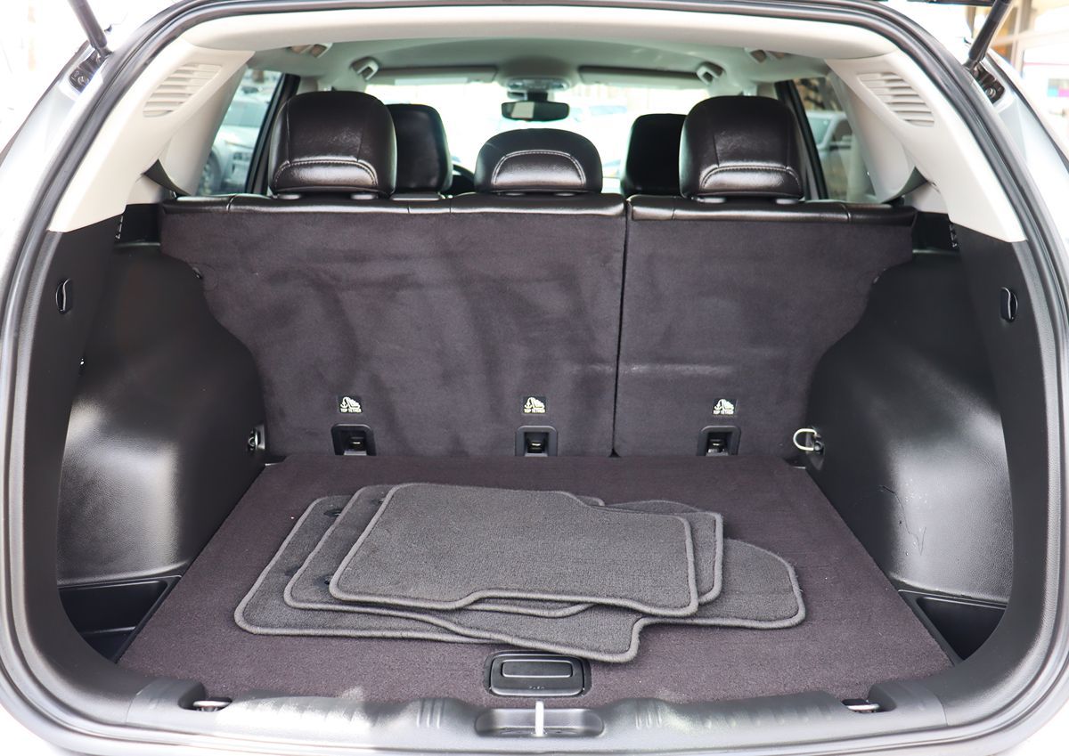 2022 Jeep Compass Latitude Lux photo 21