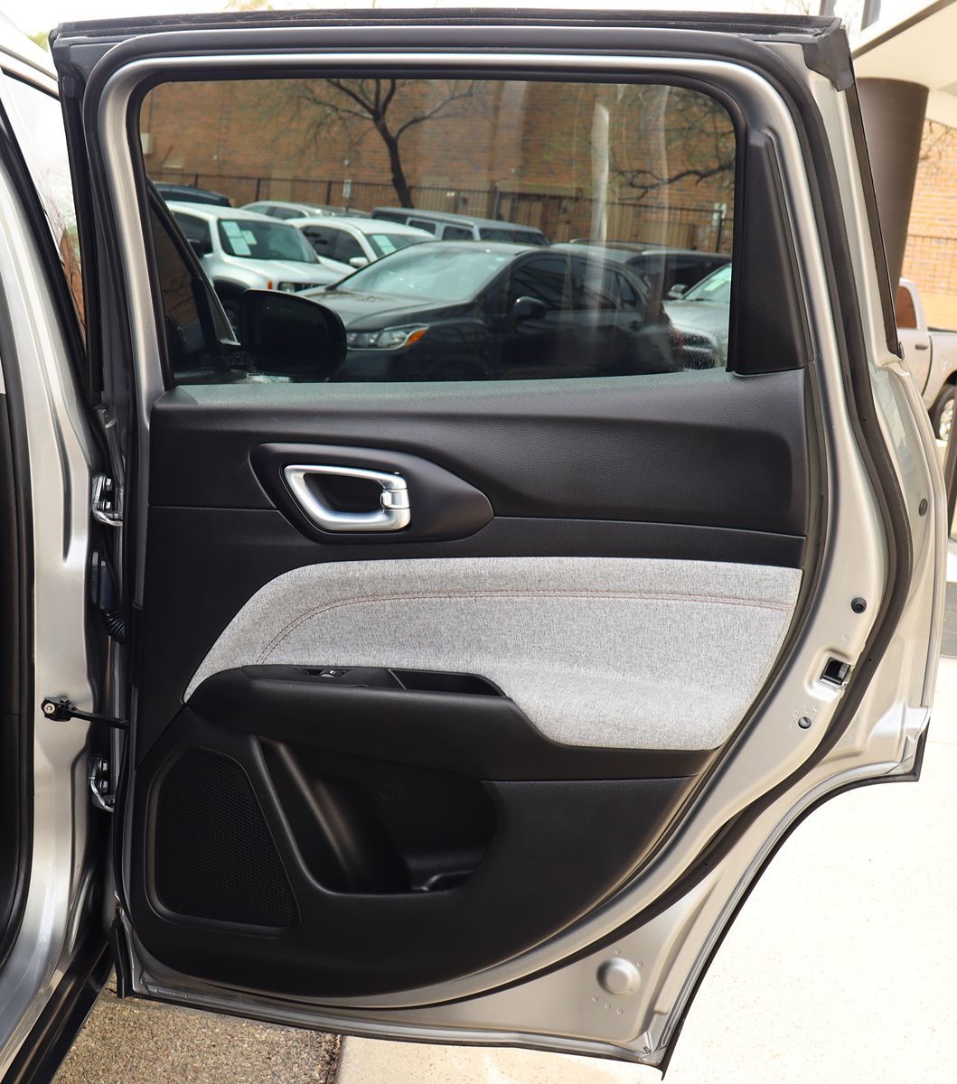 2022 Jeep Compass Latitude Lux photo 24