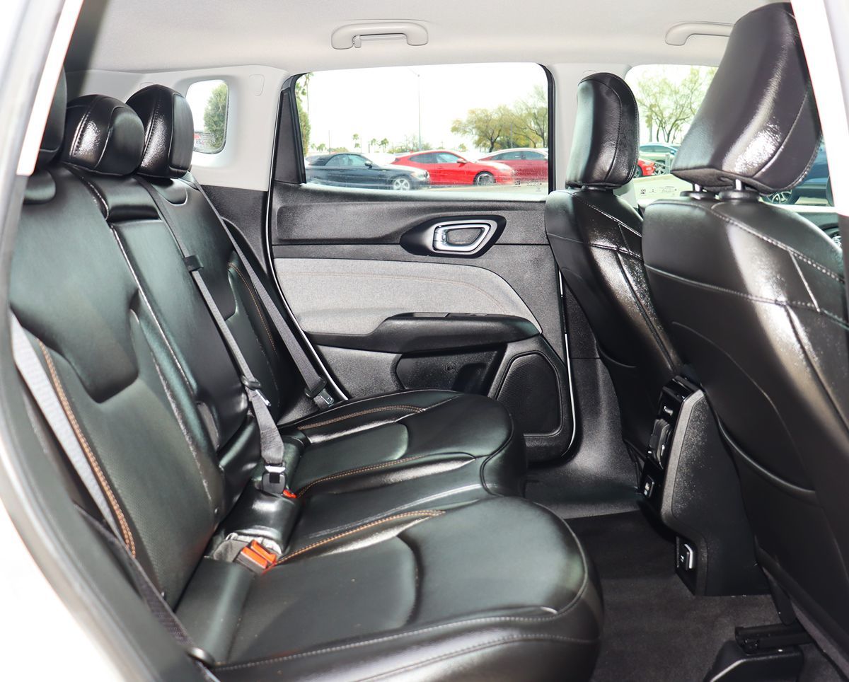2022 Jeep Compass Latitude Lux photo 25