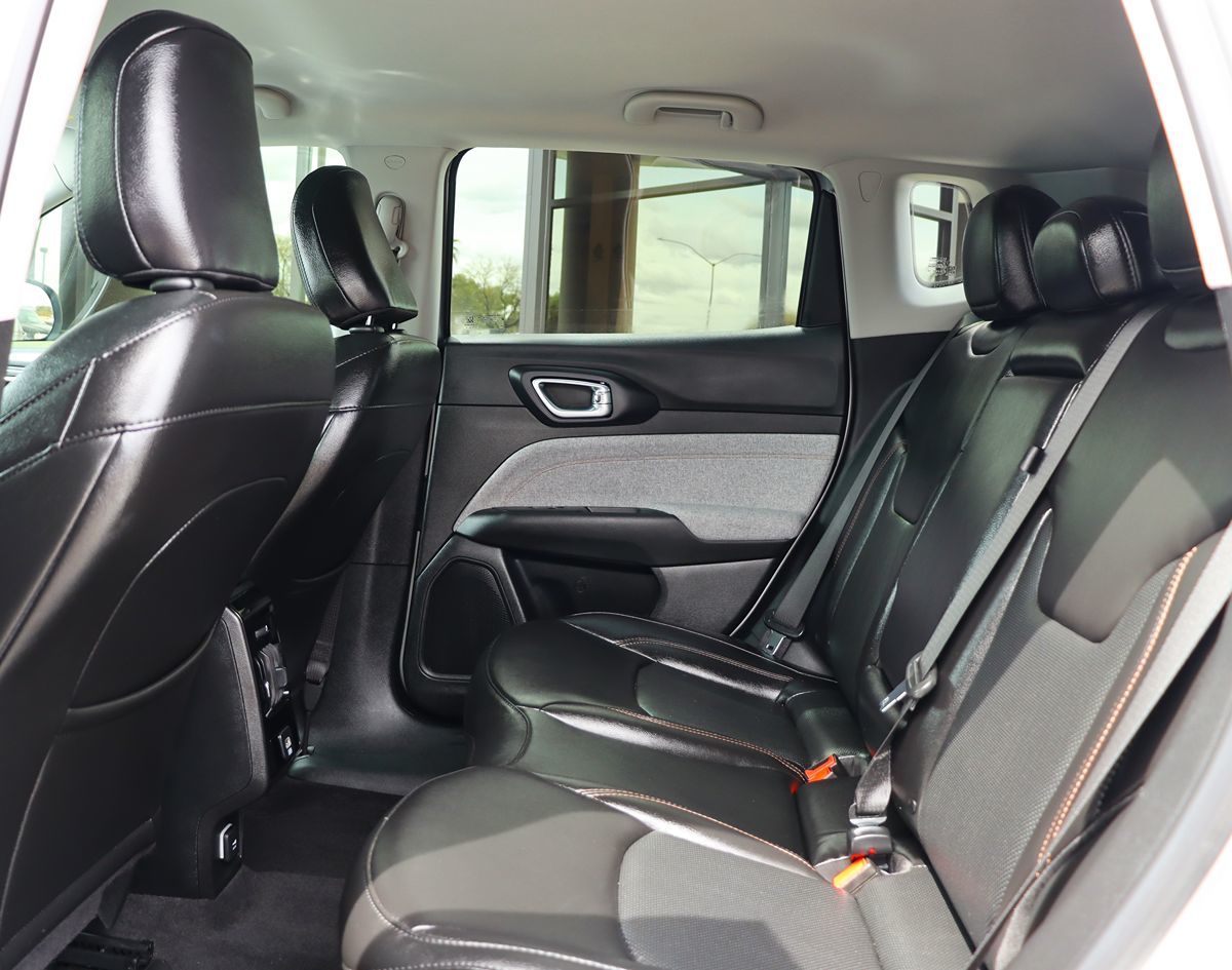 2022 Jeep Compass Latitude Lux photo 28
