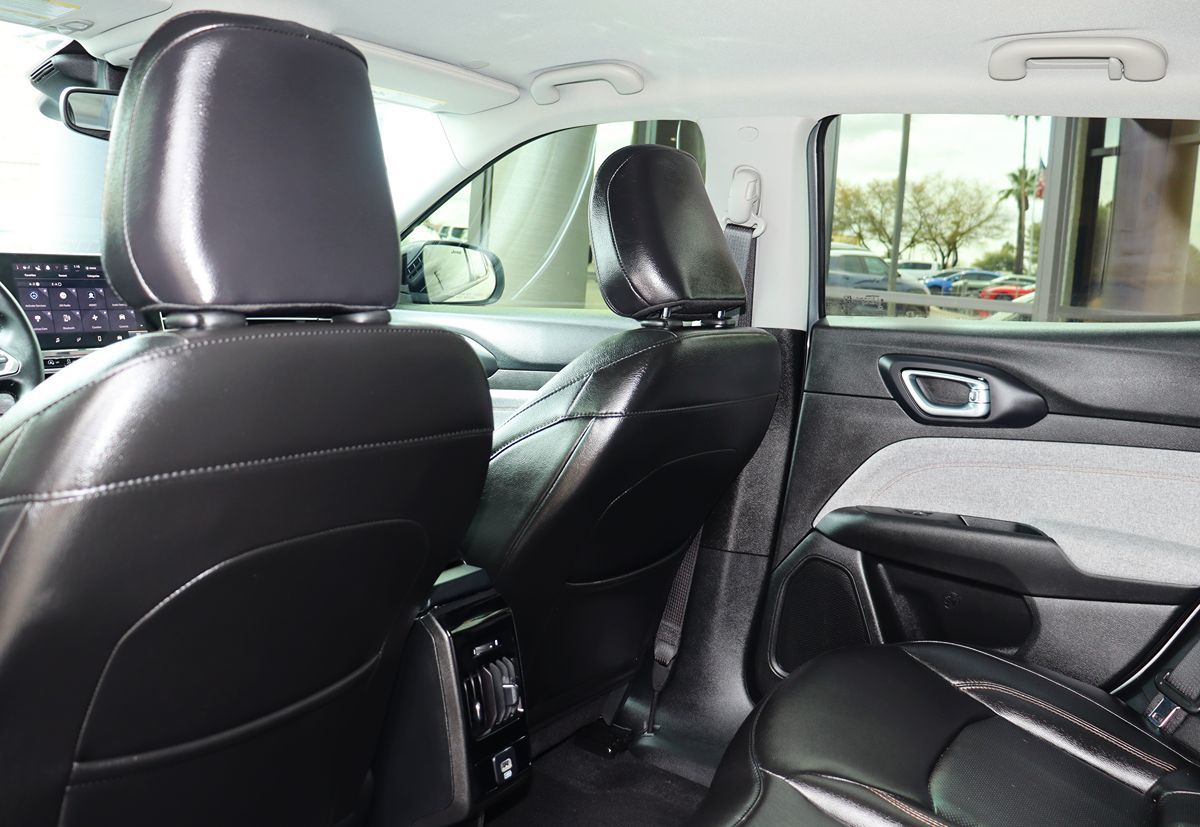 2022 Jeep Compass Latitude Lux photo 29