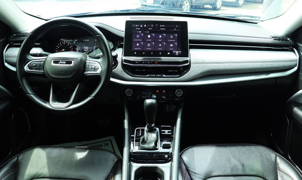 2022 Jeep Compass Latitude Lux photo 30
