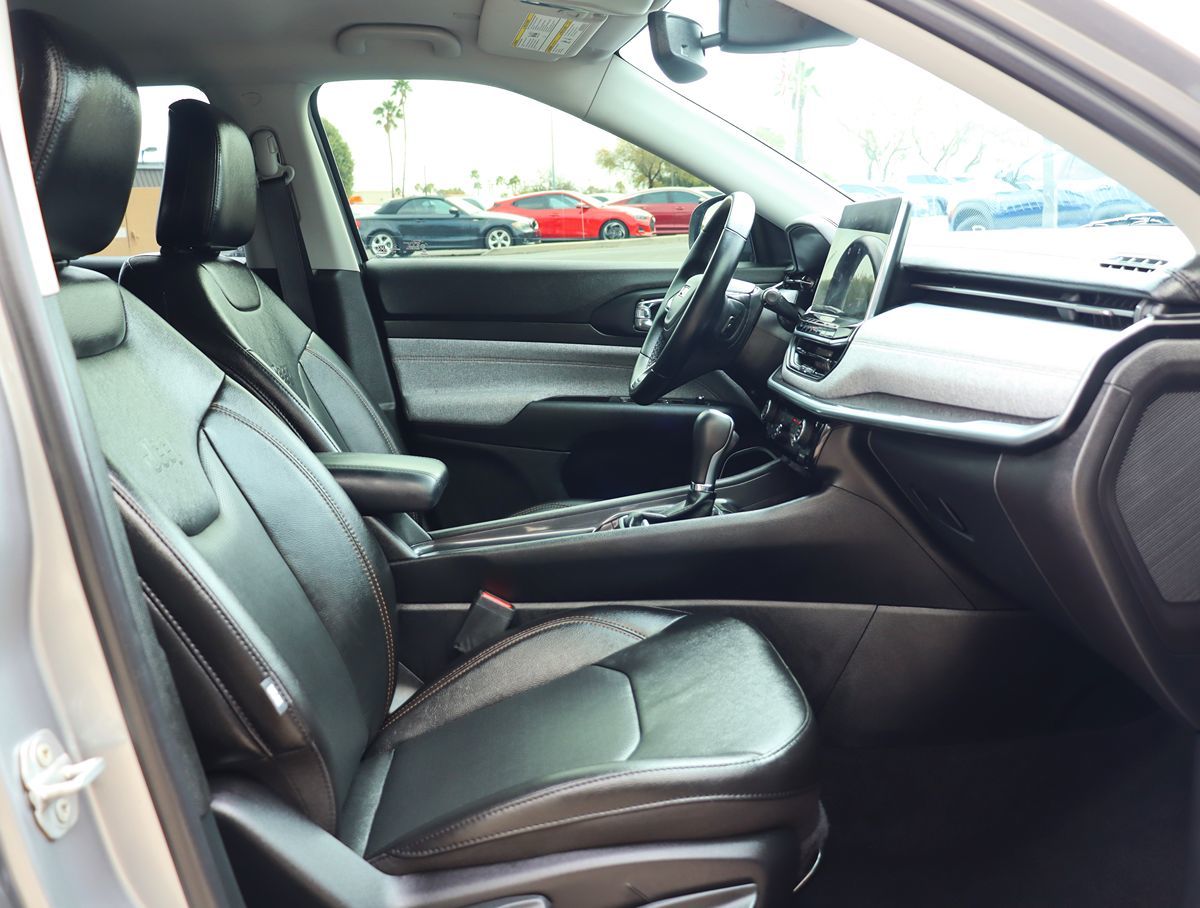 2022 Jeep Compass Latitude Lux photo 31