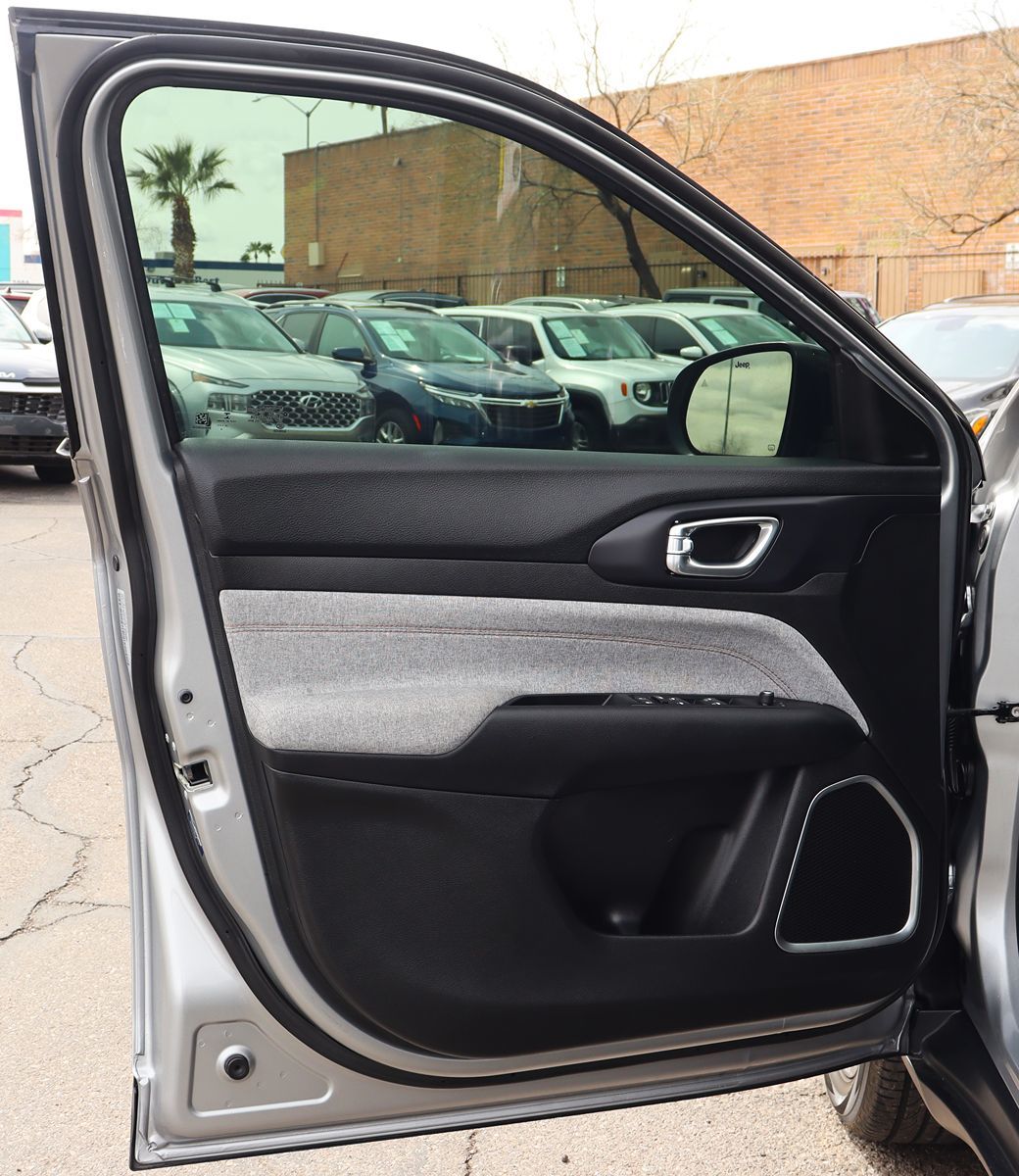 2022 Jeep Compass Latitude Lux photo 33