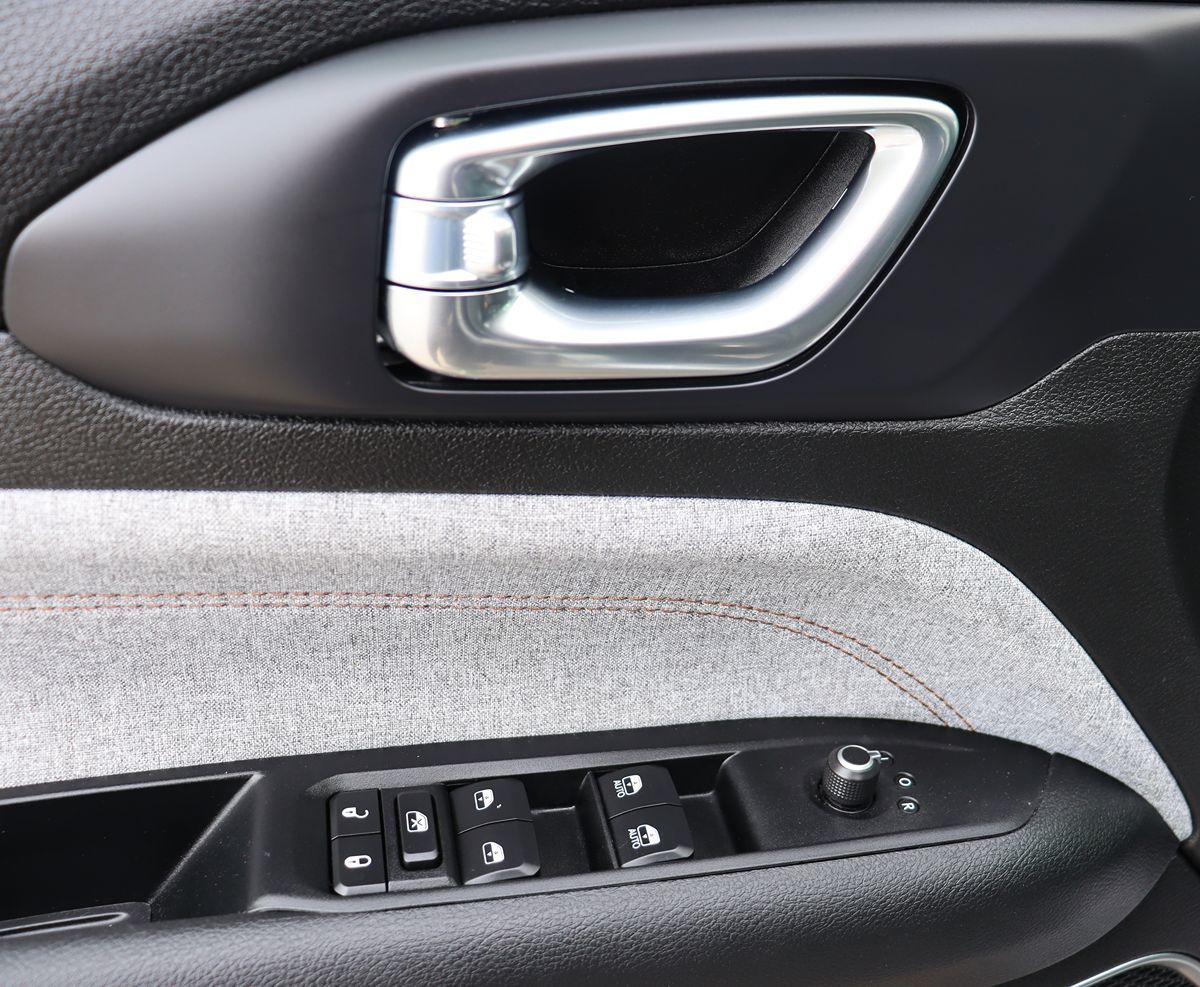 2022 Jeep Compass Latitude Lux photo 34