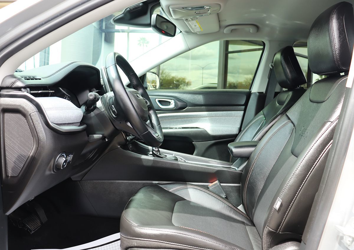 2022 Jeep Compass Latitude Lux photo 35