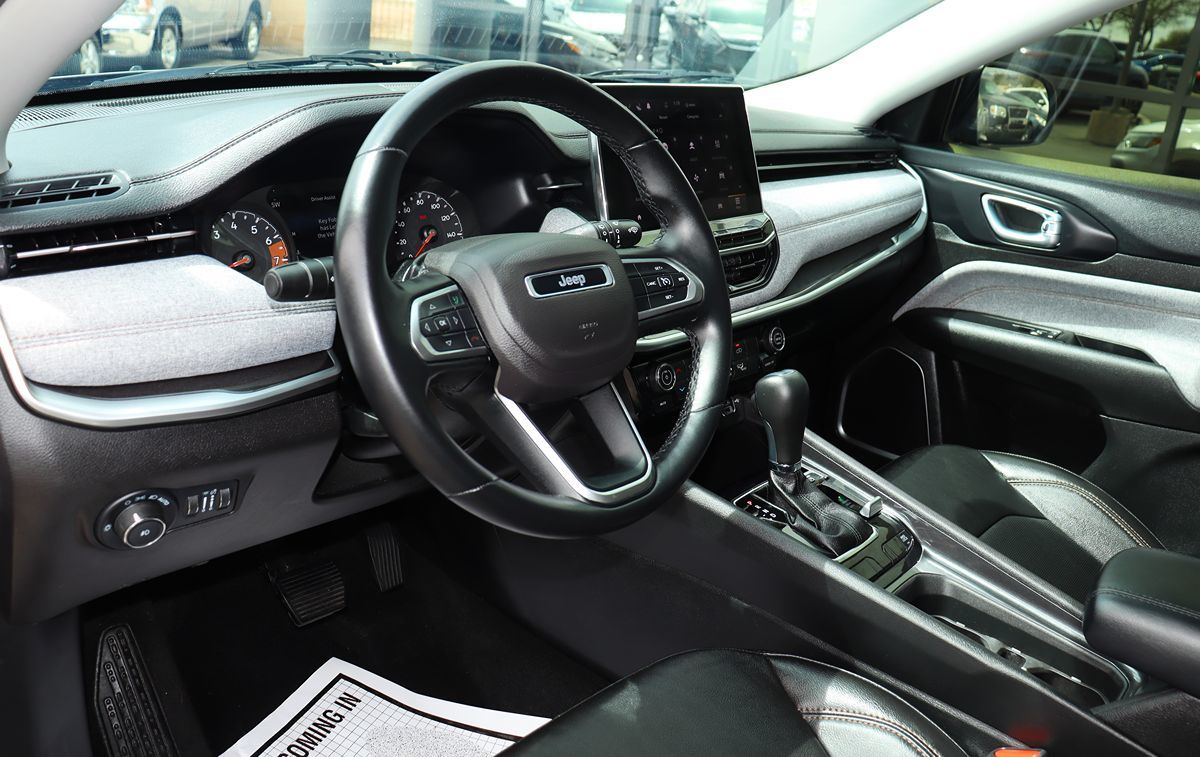2022 Jeep Compass Latitude Lux photo 36