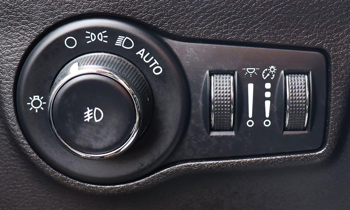 2022 Jeep Compass Latitude Lux photo 38