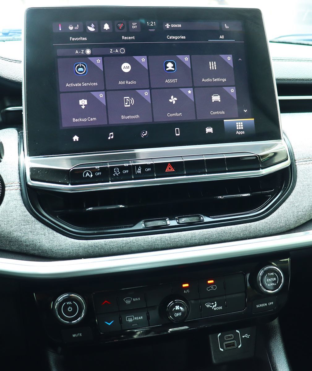 2022 Jeep Compass Latitude Lux photo 39