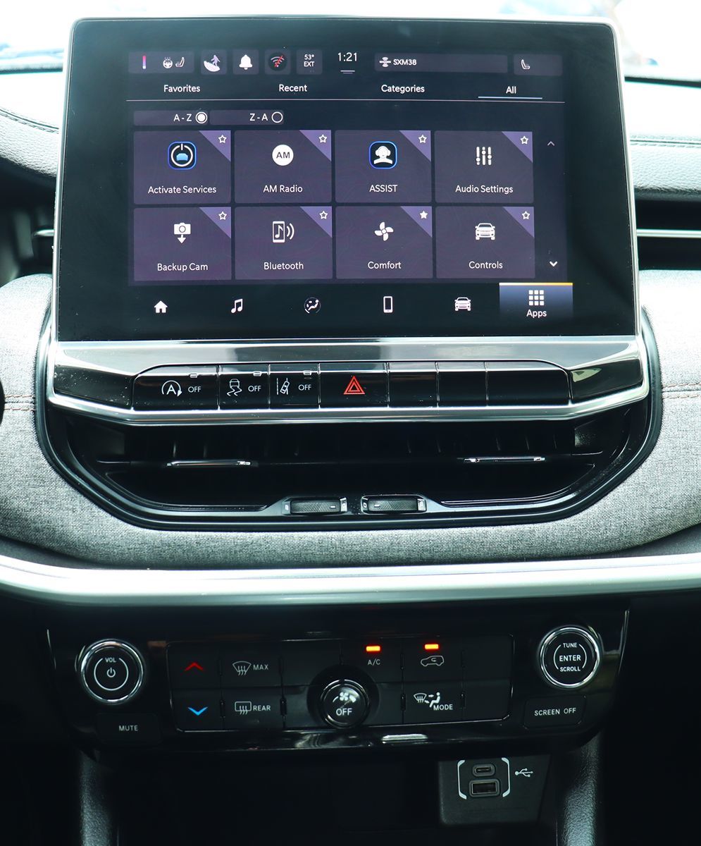 2022 Jeep Compass Latitude Lux photo 40