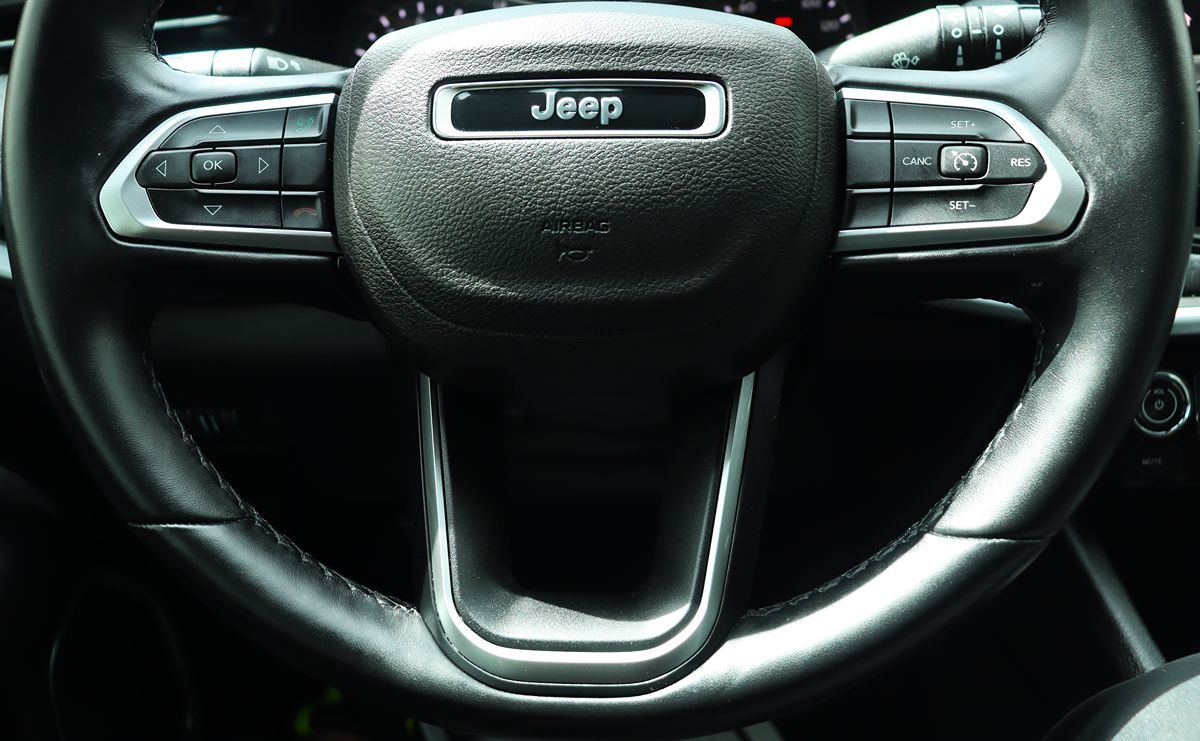 2022 Jeep Compass Latitude Lux photo 49