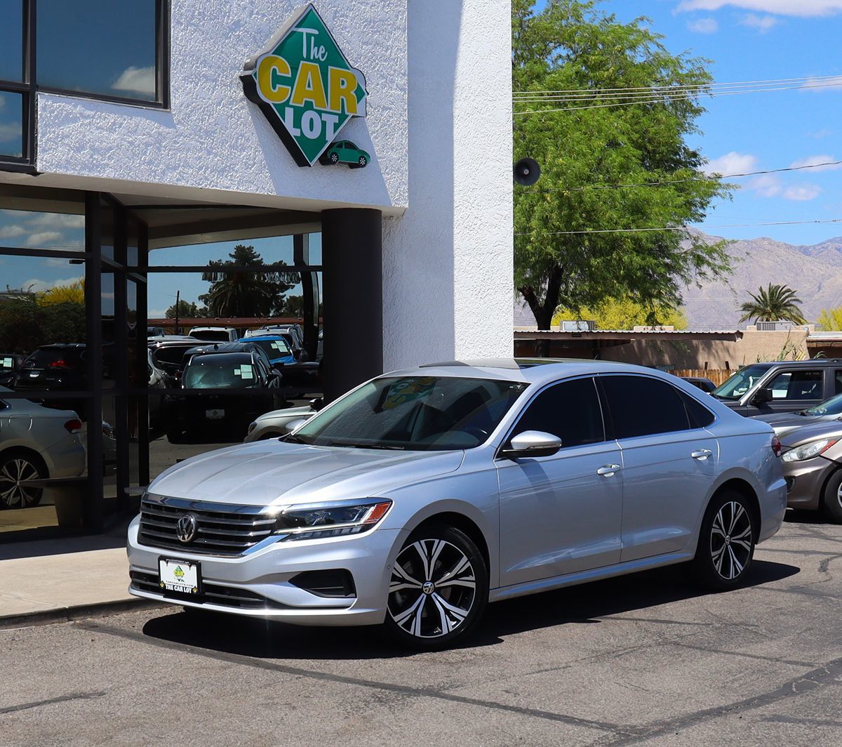 2020 Volkswagen Passat SEL - Photo 2