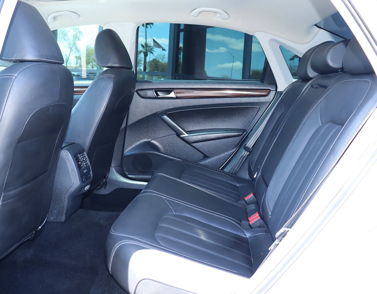 2020 Volkswagen Passat SEL - Photo 30