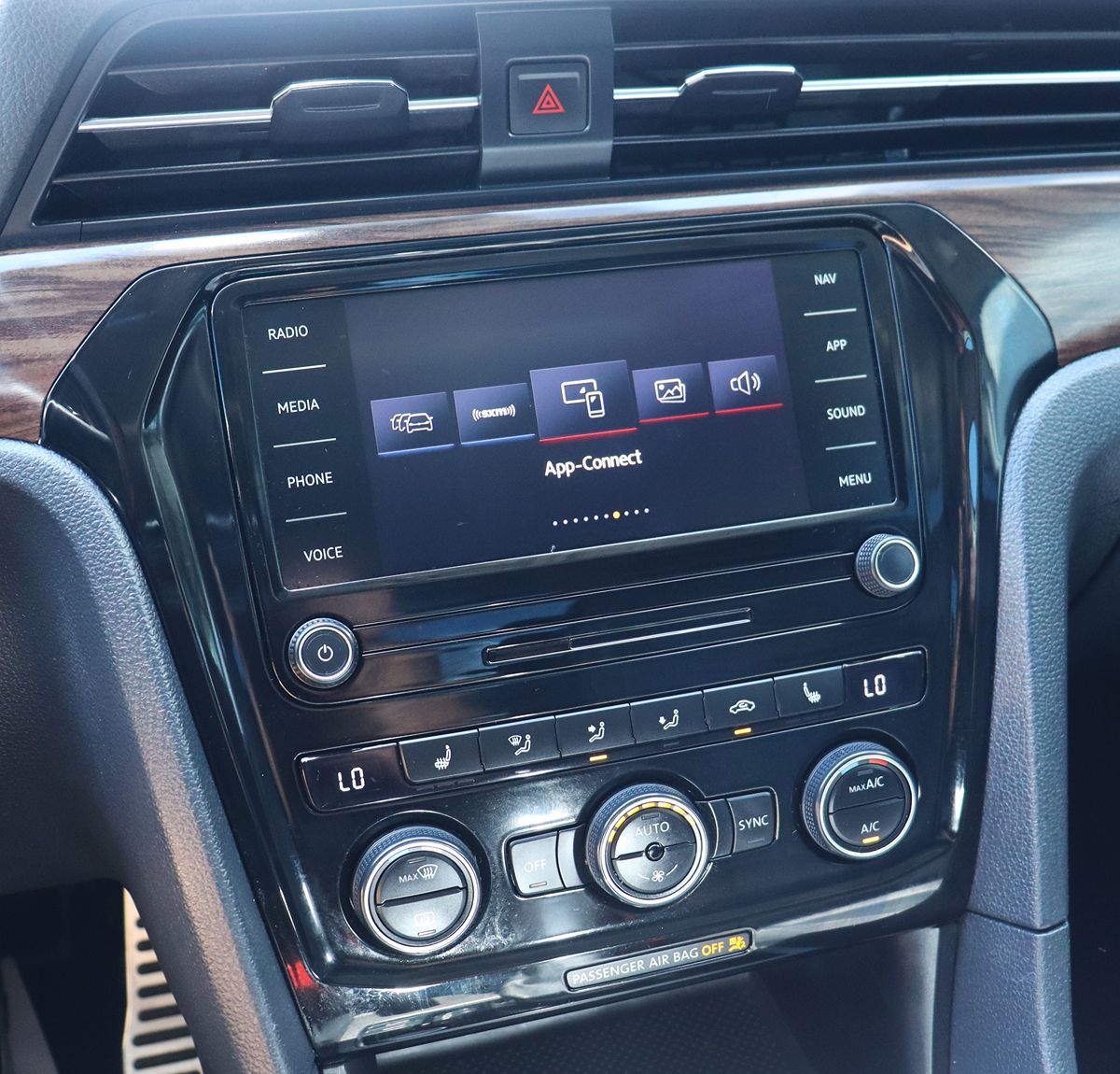 2020 Volkswagen Passat SEL - Photo 45
