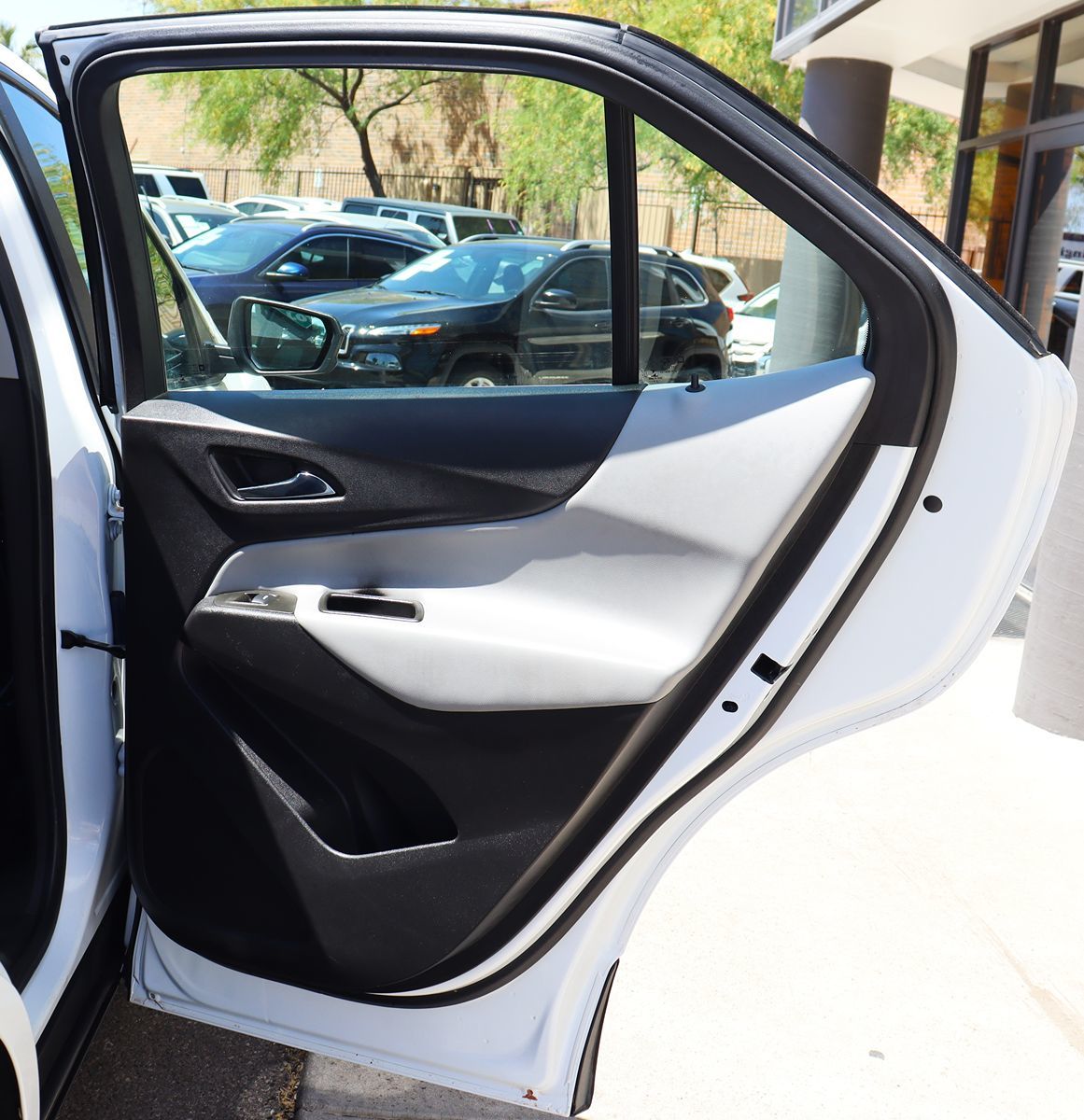 2023 Chevrolet Equinox LS - Photo 26