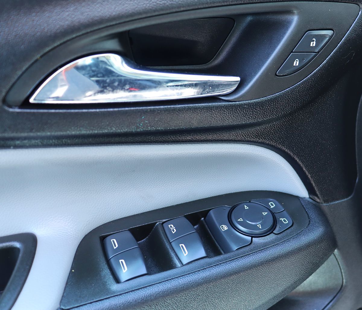 2023 Chevrolet Equinox LS - Photo 37