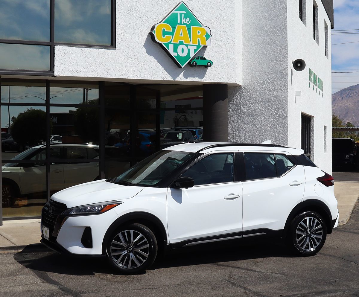 2023 Nissan Kicks SR photo 4