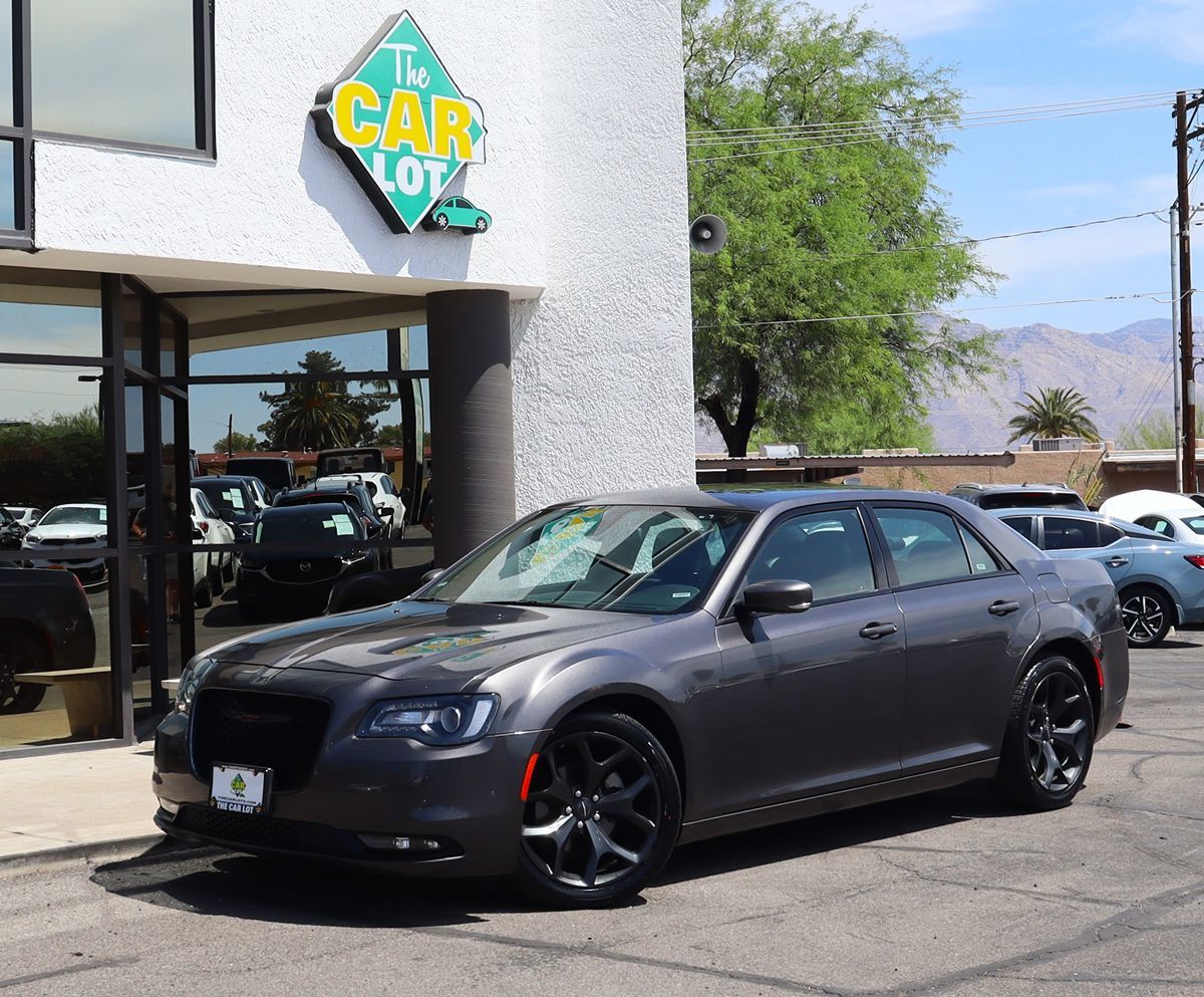 2022 Chrysler 300 photo 2