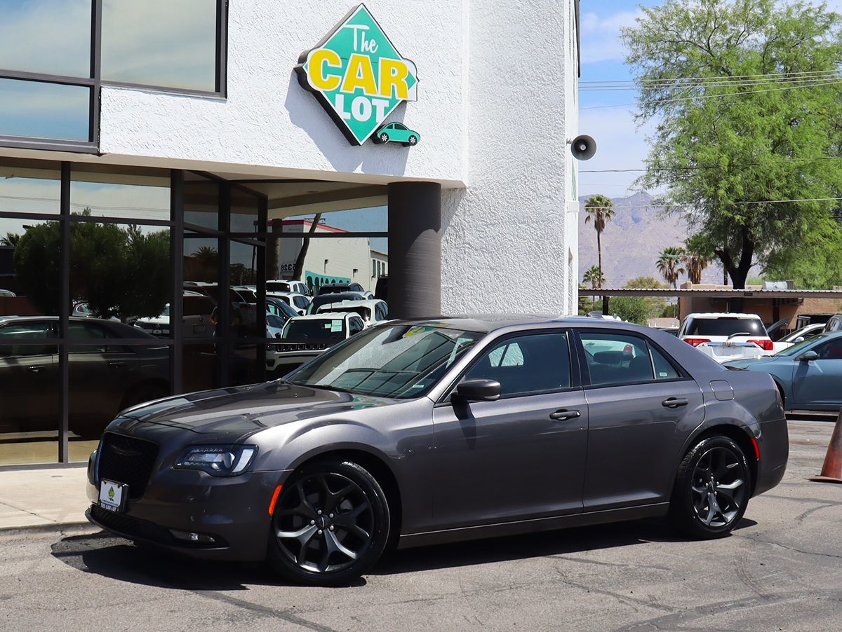2022 Chrysler 300 photo 3