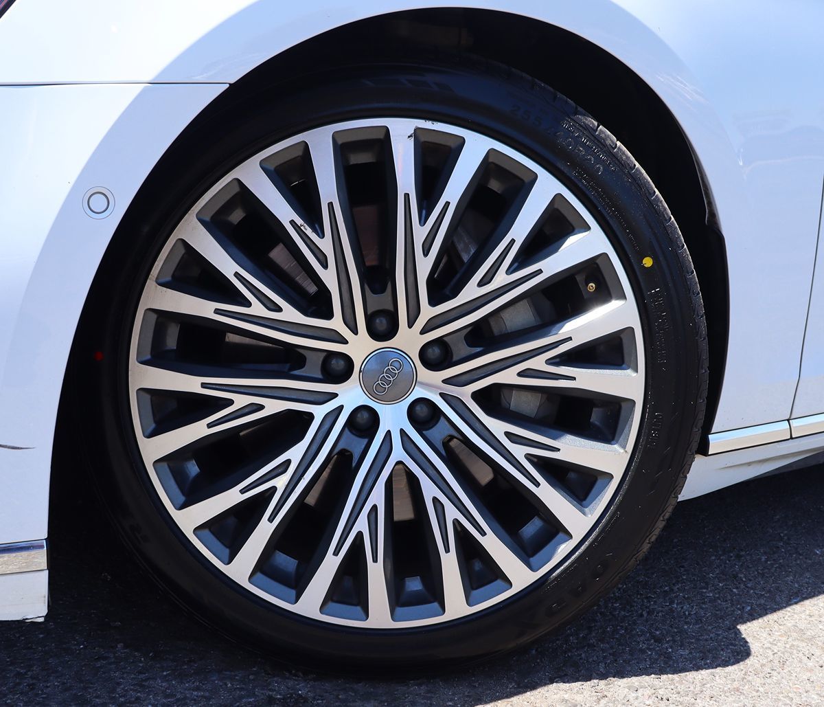 2019 Audi A8 L Quattro photo 4