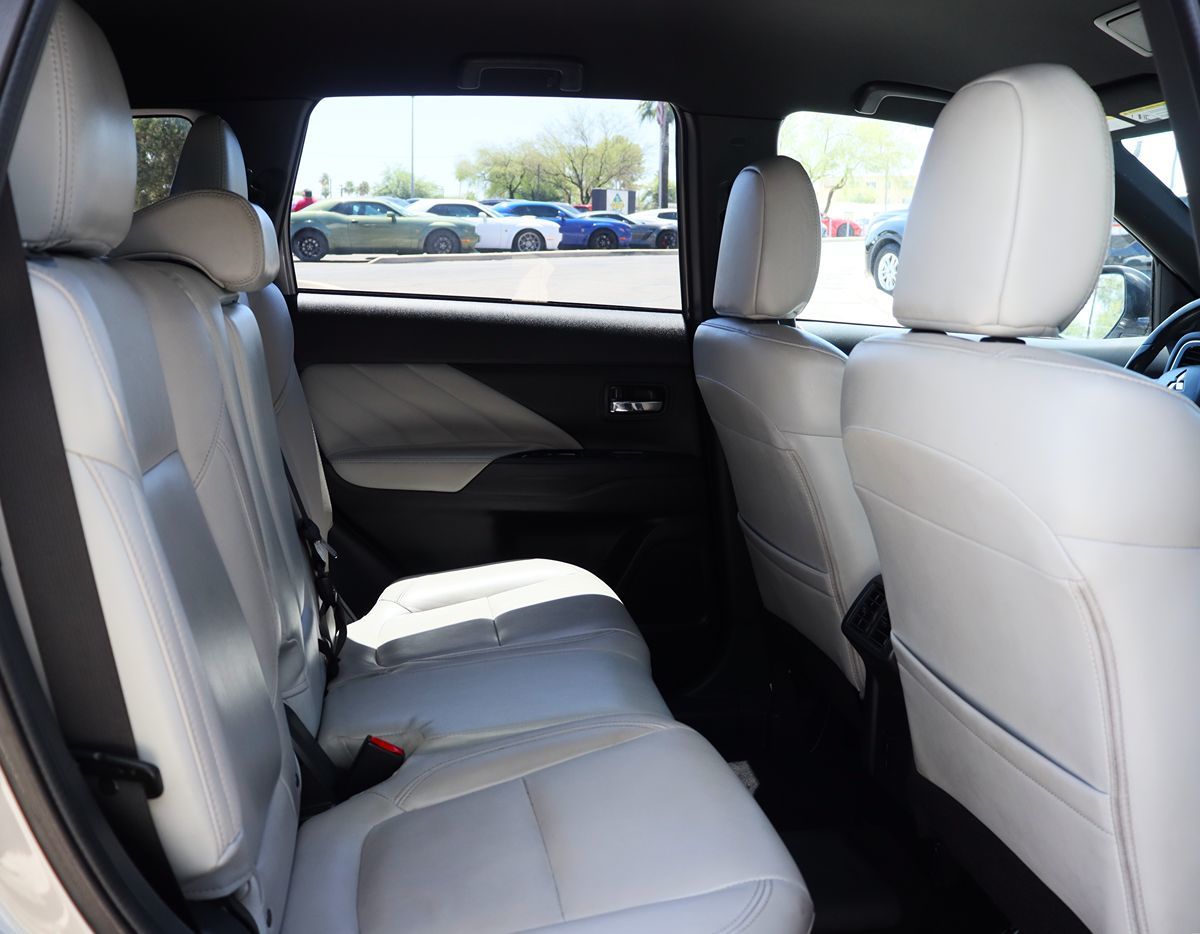 2022 Mitsubishi Outlander PHEV SE - Photo 29