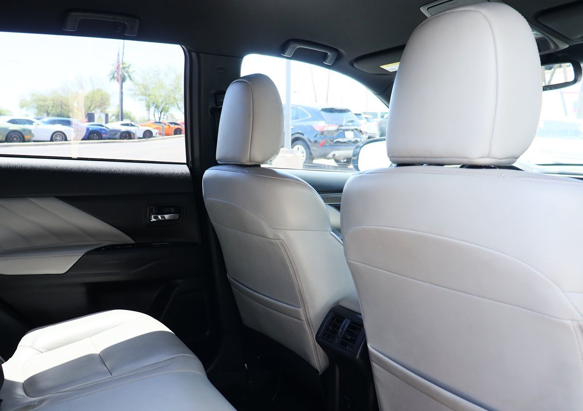 2022 Mitsubishi Outlander PHEV SE - Photo 30