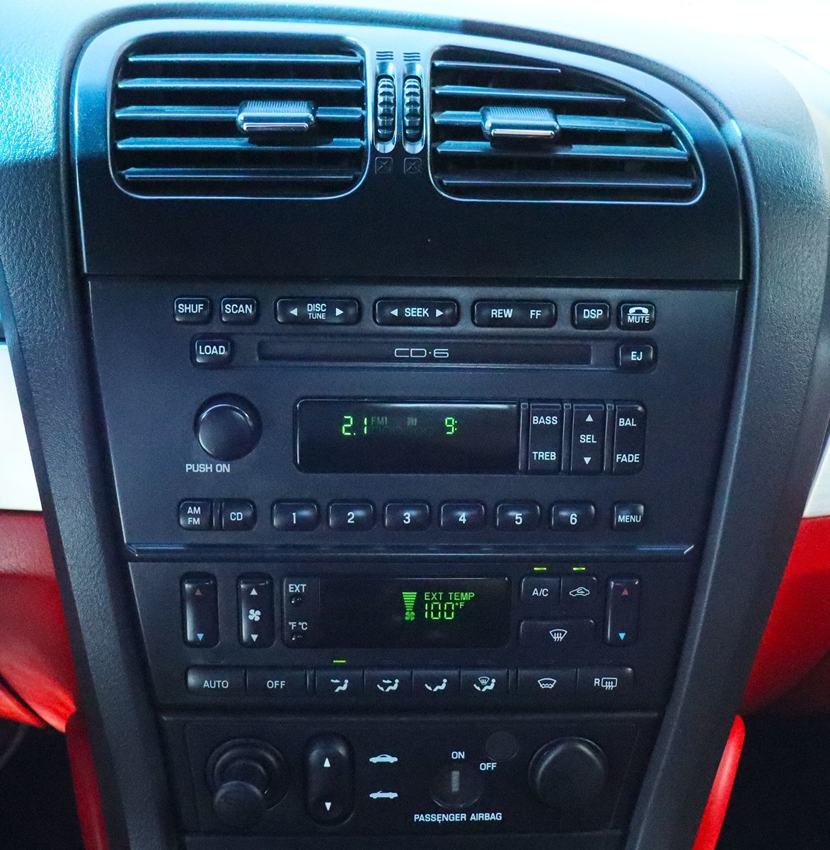 2002 Ford Thunderbird Premium photo 32