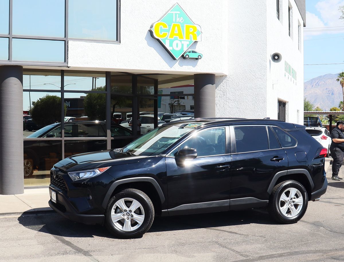 2021 Toyota RAV4 XLE photo 3