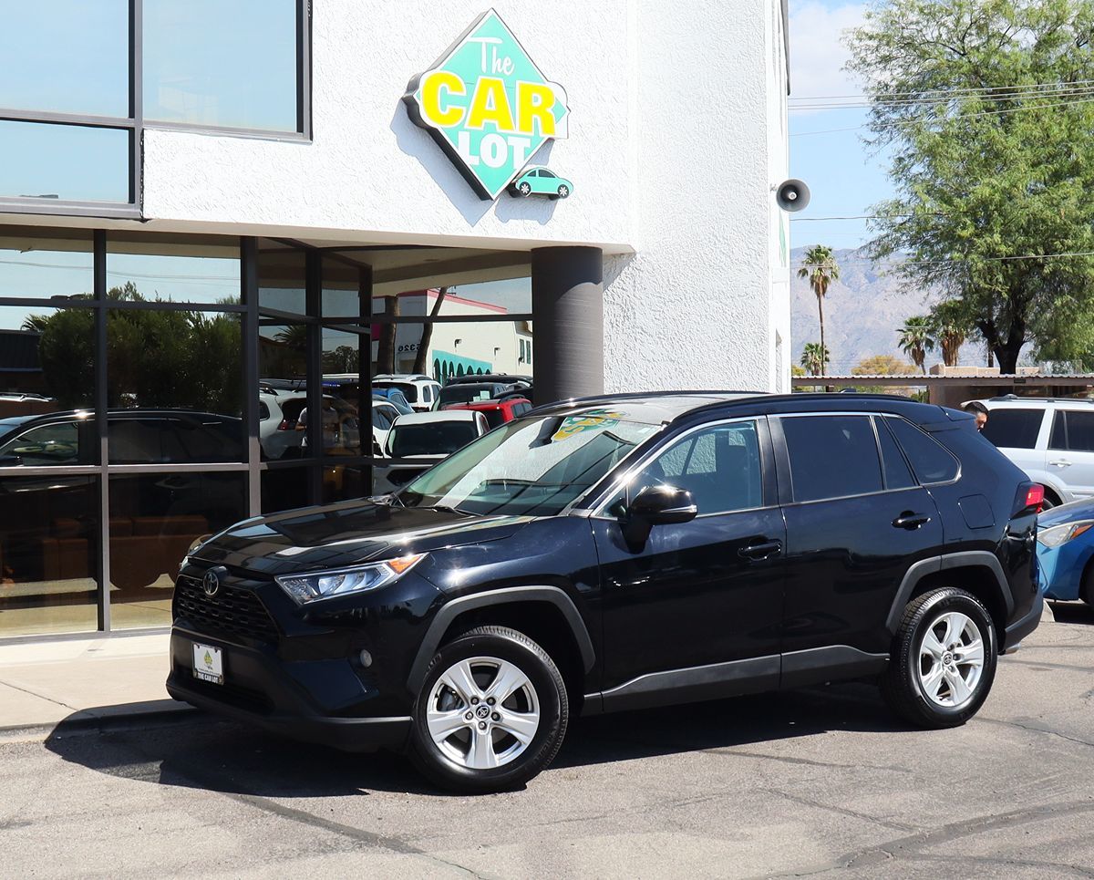 2021 Toyota RAV4 XLE photo 2