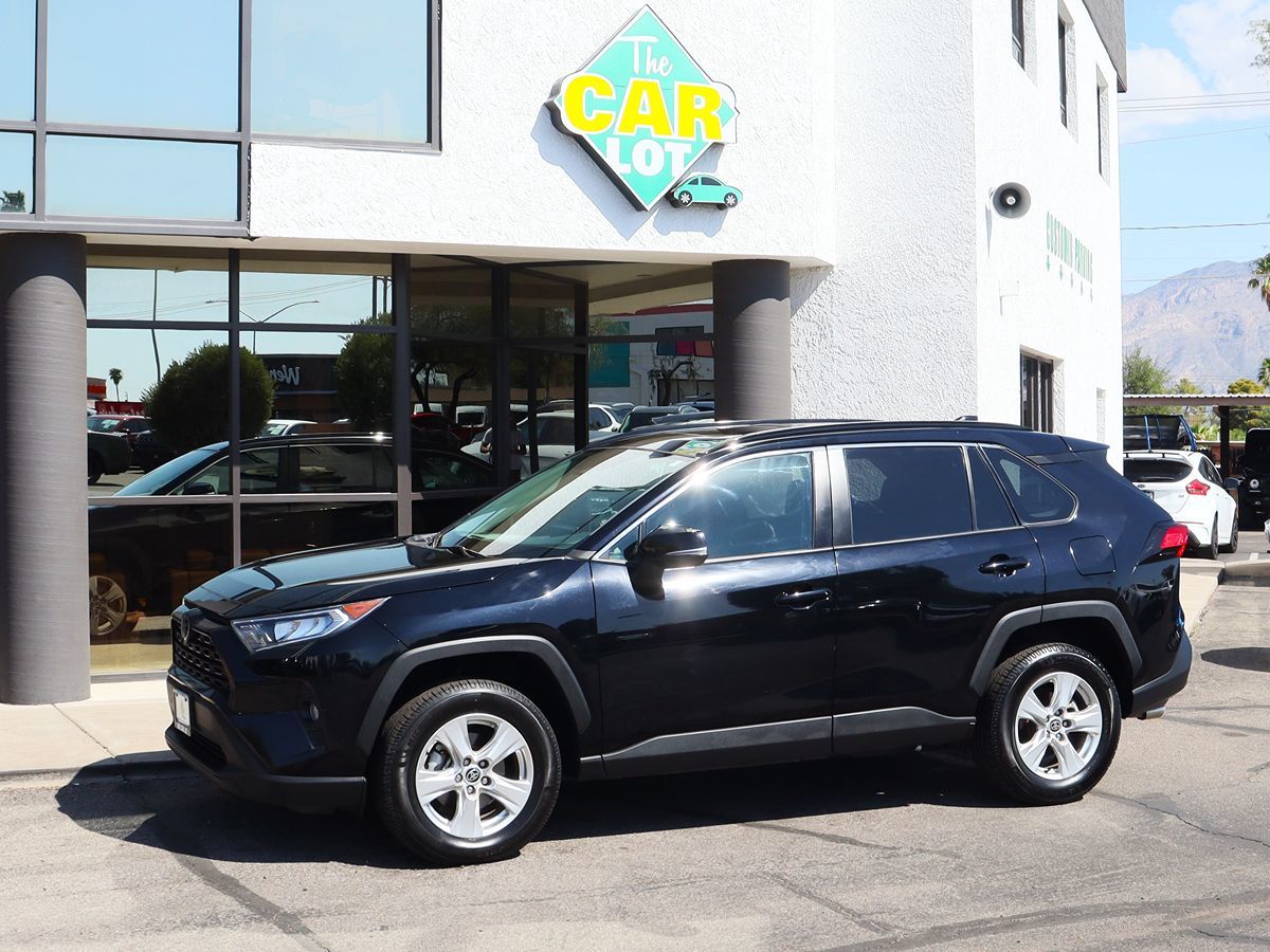 2021 Toyota RAV4 XLE photo 6