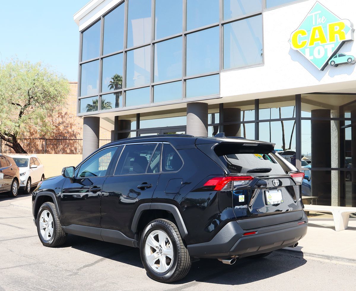 2021 Toyota RAV4 XLE photo 8