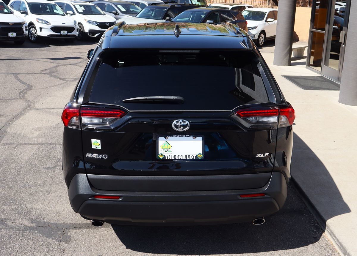 2021 Toyota RAV4 XLE photo 9