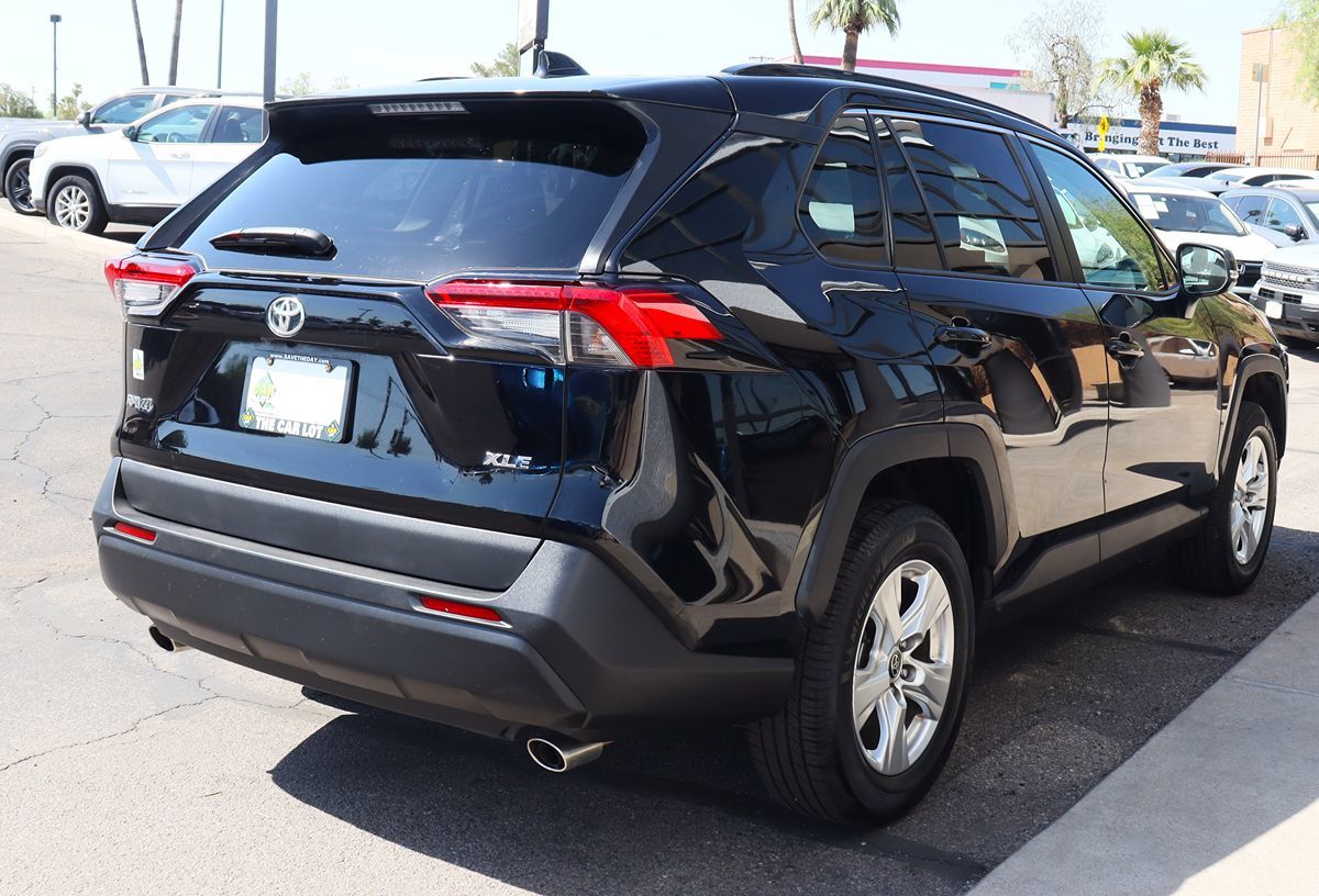 2021 Toyota RAV4 XLE photo 12