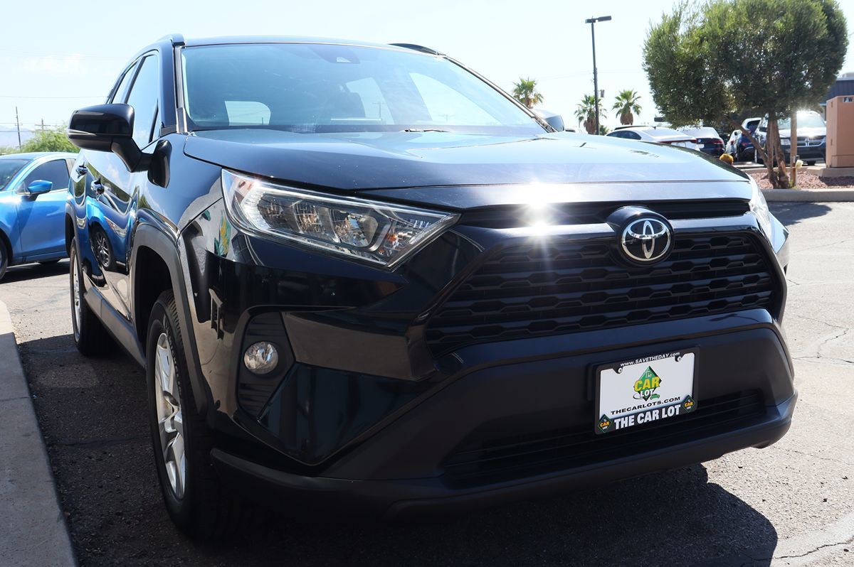 2021 Toyota RAV4 XLE photo 17
