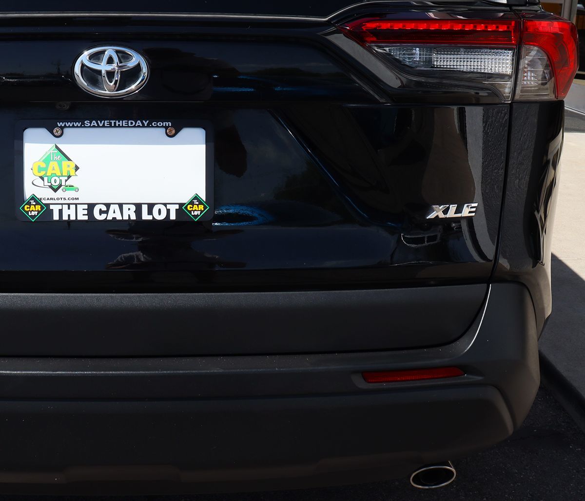 2021 Toyota RAV4 XLE photo 19