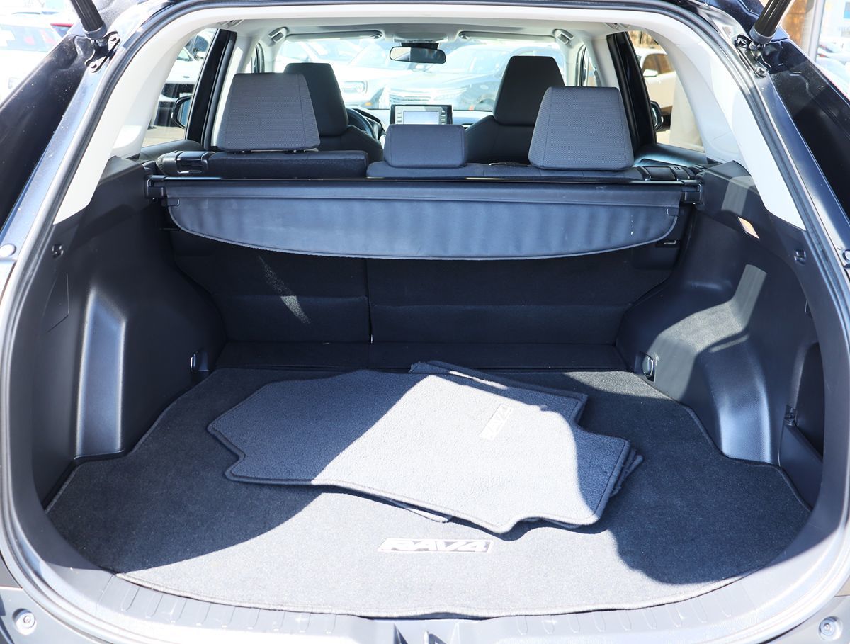 2021 Toyota RAV4 XLE photo 22